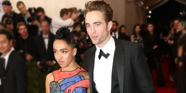 Ketahuan Selingkuh, Hubungan Robert Pattinson - FKA Twigs Hancur? Ketahuan Selingkuh, Hubungan Robert Pattinson - FKA Twigs Hancur?