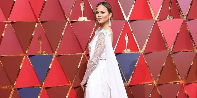 Ketahuan Tidur di Acara Oscar, Chrissy Teigen Jadi Guyonan Publik