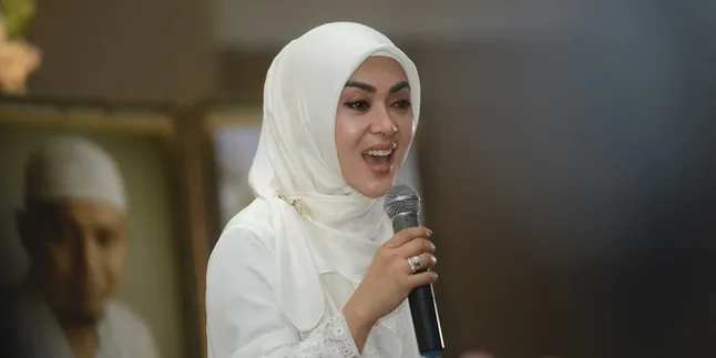 Ketemu Burung Pelikan di Australia, Syahrini: Aku Pikir Patung 'Welcome'