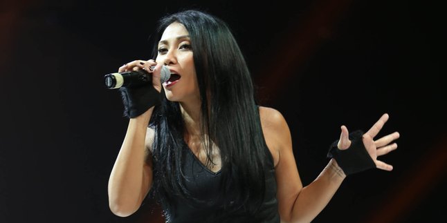 Ketemu Simon Cowell Hingga Menang WMA, Anggun Menggila di 2014