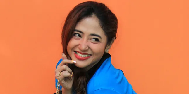 Ketika Dewi Perssik Bicara Soal Agama