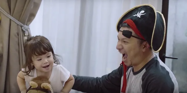 Ketika Gading Berduaan Dengan Gempi di Rumah, Penuh Canda Tawa!