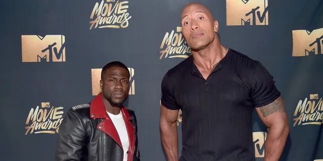 Kevin Hart Ketawa Gara-Gara Lihat Foto Dwayne Johnson Yang Satu Ini Kevin Hart Ketawa Gara-Gara Lihat Foto Dwayne Johnson Yang Satu Ini