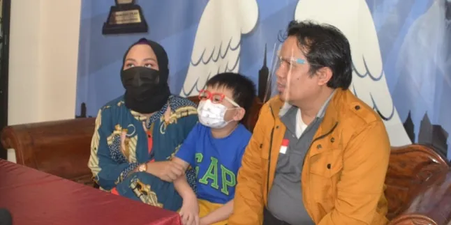 Khawatirkan Kondisi Anak, Yunita Lestari Bawa Ichal ke Pakar Psikologi Khawatirkan Kondisi Anak, Yunita Lestari Bawa Ichal ke Pakar Psikologi