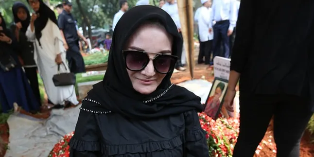 Kiki Amalia Bilang Ikhlas, Almarhum Papa Pun Meninggal Dengan Tenang