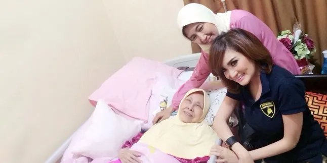 Kiki Amalia Kagum Keikhlasan Aminah Cendrakasih Jalani Hidup Kiki Amalia Kagum Keikhlasan Aminah Cendrakasih Jalani Hidup