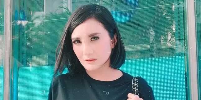 Kiki Amalia Miris Lihat Para DJ Wanita Tampil Buka-Bukaan Kiki Amalia Miris Lihat Para DJ Wanita Tampil Buka-Bukaan