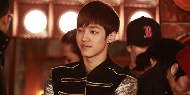 Kikwang Beri Hadiah Ciuman Untuk Fansnya!