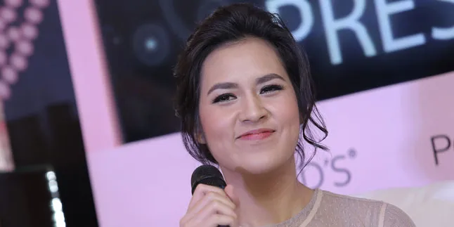 Kilau 'CAHAYA CANTIK RAISA' Yang Buatmu Terpesona, Sudah Siap? Kilau 'CAHAYA CANTIK RAISA' Yang Buatmu Terpesona, Sudah Siap?