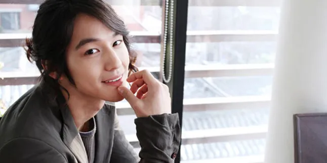 Kim Bum Hadiri Event Keluarga Kerajaan Thailand