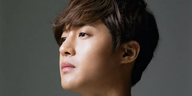 Kim Hyun Joong Pamer Tubuh Berotot di Foto Comeback Kim Hyun Joong Pamer Tubuh Berotot di Foto Comeback