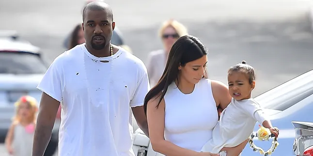 Kim Kardashian Akui Sering 'Curi' Baju Dari Lemari Kanye West