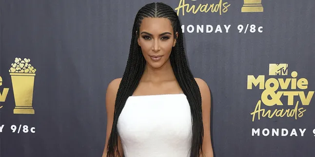 Kim Kardashian Dibully Gara-Gara Doyan Nyatok Rambut North West Kim Kardashian Dibully Gara-Gara Doyan Nyatok Rambut North West