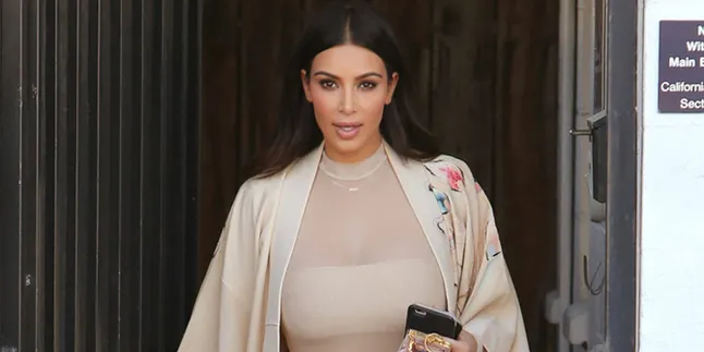 Kim Kardashian Nekat Topless & Bugil di Photoshoot Terbaru
