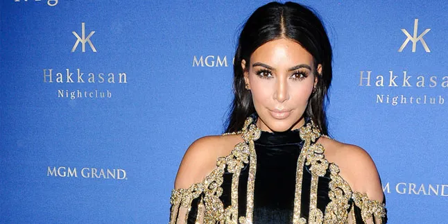 Kim Kardashian Nggak Peduli Orang-Orang Bisa Lihat Payudaranya