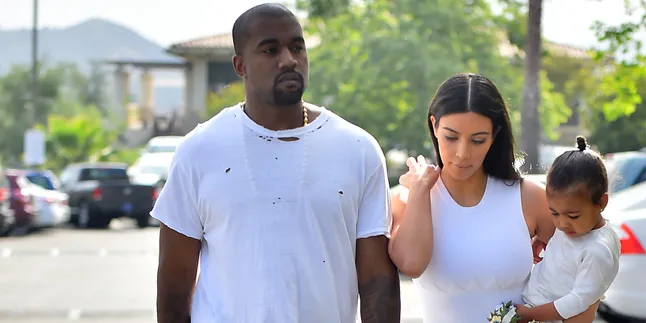 Kim Kardashian Pamer Wajah Asli Kanye West Saat Tidur, Mau Tahu?