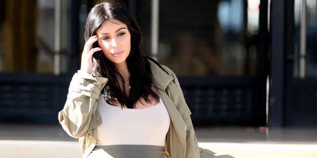 Kim Kardashian Siap Bintangi Film Komedi 'ABSOLUTELY FABULOUS'? Kim Kardashian Siap Bintangi Film Komedi 'ABSOLUTELY FABULOUS'?