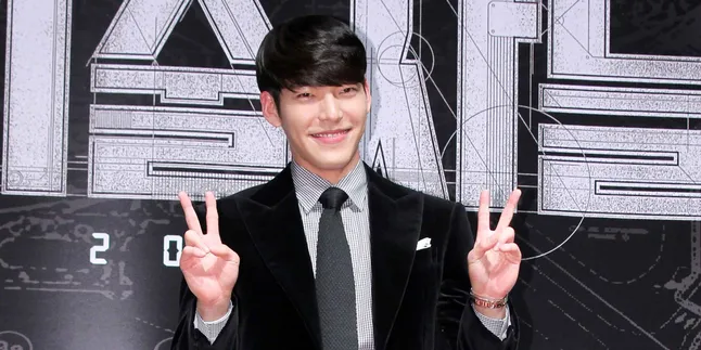 Kim Woo Bin & Rekan Main 'Uncontrollably Fond' Bertemu Diam-Diam Kim Woo Bin & Rekan Main 'Uncontrollably Fond' Bertemu Diam-Diam