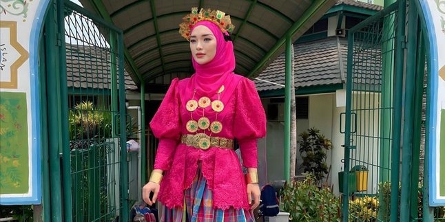 Now Wearing Hijab and Not Singing Because Not Allowed by Sirajuddin Mahmud, Zaskia Gotik: Just Looking for Husband's Approval
