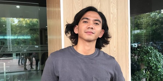Now Completely Long-haired, Rizki DA Promises to Cut His Hair Short If He Finds a Future Wife