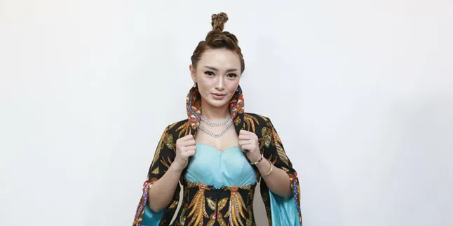 Kini Jadi Penyanyi Tenar, Zaskia Gotik Bocorkan Siapa Sosok di Balik Kesuksesannya Kini Jadi Penyanyi Tenar, Zaskia Gotik Bocorkan Siapa Sosok di Balik Kesuksesannya