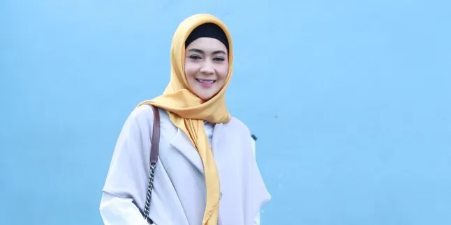 Kini Mantap Berhijab, Indah Dewi Pertiwi Tak Takut Karirnya Meredup