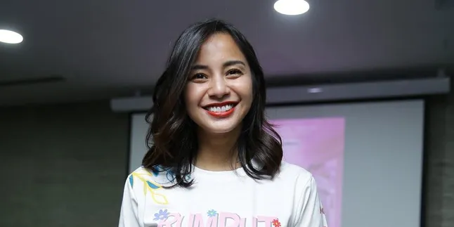 Kirana Larasati Akui Punya Hubungan Spesial dengan Bule Asal Inggris Kirana Larasati Akui Punya Hubungan Spesial dengan Bule Asal Inggris