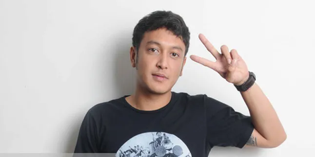 Kisah Cinta Dimas Anggara Ternyata Potret Romansa Anak Muda Kini Kisah Cinta Dimas Anggara Ternyata Potret Romansa Anak Muda Kini
