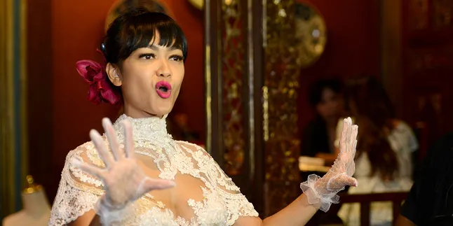 Kisah Cinta Pertama Julia Perez, Sudah Main Dukun Sejak SMP