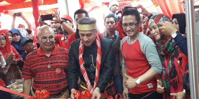 Kisah Kenangan Manis Irfan Hakim Bersama Istri di Makassar Kisah Kenangan Manis Irfan Hakim Bersama Istri di Makassar