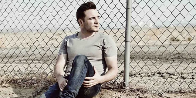 Kisah Menyentuh & Romantis di Balik Bangkrutnya Shane Filan