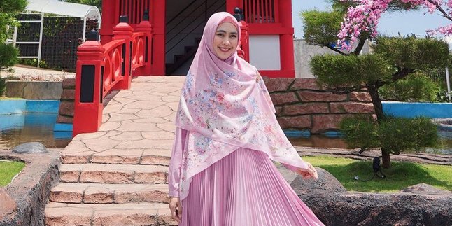 Kisah Oki Setiana Dewi Terjun Ke Bisnis Kosmetik Dapat Inspirasi Dari