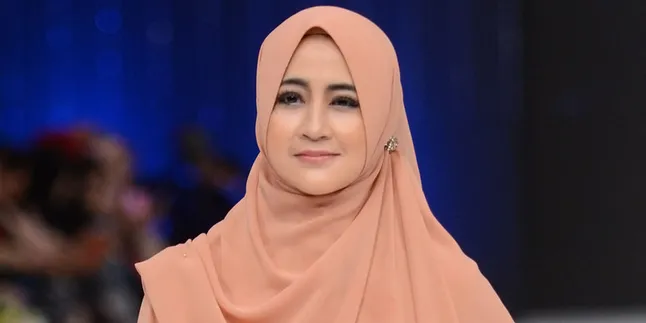 Kisah Pilu Pipik Dian Irawati, Kerudung Dianggap Kurungan Ayam Kisah Pilu Pipik Dian Irawati, Kerudung Dianggap Kurungan Ayam
