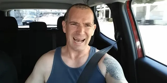 Kocak, Pria Asing Ini Fasih Banget Nyanyi Lagu 'Jaran Goyang'