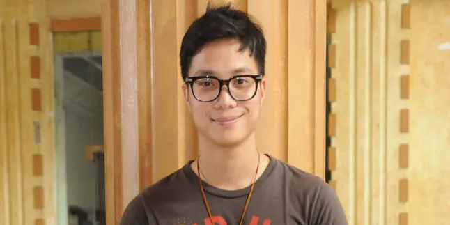 Kocak! Saat Pradikta Wicaksono Pakai G-String di Kepalanya