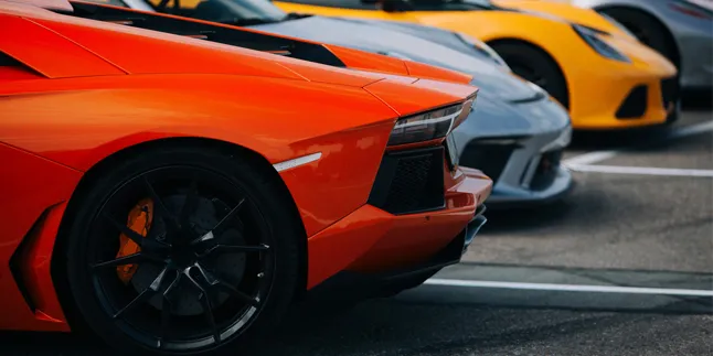 Koleksi Mobil dan Motor Selebriti, Hobi Mahal yang Sering Bikin Iri