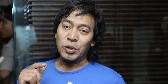 Komeng Raih Gelar S1 Di Usia 48 Tahun Demi Tepati Janji Ini