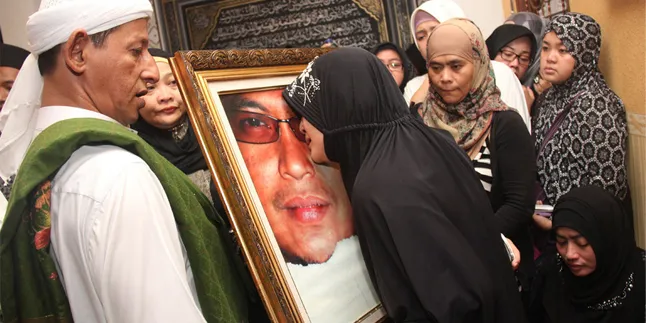 Komentar Para Ustaz Soal Pemugaran Makam Uje Komentar Para Ustaz Soal Pemugaran Makam Uje
