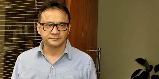 Komentari Politik Indonesia, Adi Bing Slamet: Biarin Aja Bergulir Komentari Politik Indonesia, Adi Bing Slamet: Biarin Aja Bergulir