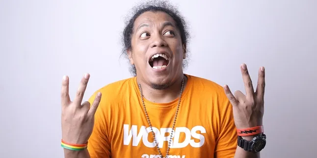 Komika Arie Kriting, Tertantang Bawakan Stand Up Comedy di Radio Komika Arie Kriting, Tertantang Bawakan Stand Up Comedy di Radio