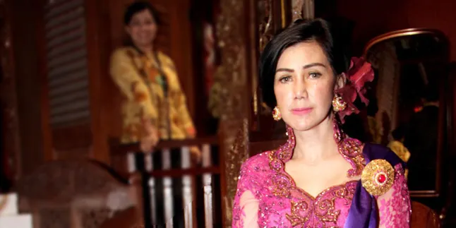 Kompak, Amy Qanita dan Calon Besan Fitting Seragam Pesta Nikah Kompak, Amy Qanita dan Calon Besan Fitting Seragam Pesta Nikah