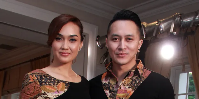 Kompak, Demian dan Sara Suka Warna Hitam Karena Alasan Ini...