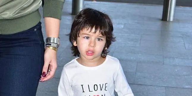 Kompak Pakai Boots, Taimur Ali Khan Ngambek ke Kareena Kapoor di Bandara