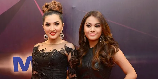 Kompak Pakai Dress Hitam Elegan, Aurel & Ashanty Saingan Cantik Kompak Pakai Dress Hitam Elegan, Aurel & Ashanty Saingan Cantik