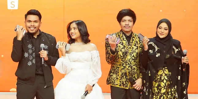 Kompak! Pasangan Thariq & Fuji Bersama Atta & Aurel Bawa Keceriaan Di TV Show Shopee 9.9 Super Shopping Day Kompak! Pasangan Thariq & Fuji Bersama Atta & Aurel Bawa Keceriaan Di TV Show Shopee 9.9 Super Shopping Day