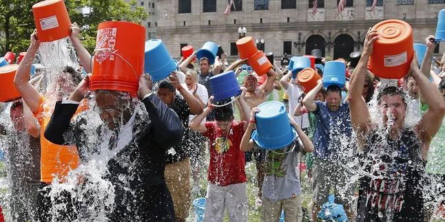 Kompilasi Video FAIL Ice Bucket Challenge, Dijamin Kaget