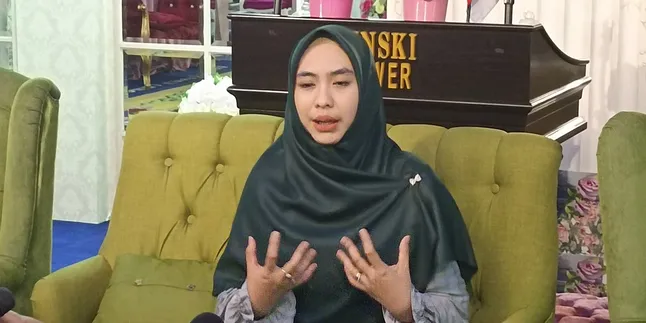 Kondisi Ibunda yang Mengalami Penyakit Langka Membaik, Oki Setiana Dewi Kembali Terapi Stemcell Kedua