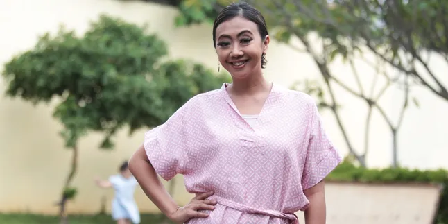 Kondisi Mulai Membaik, Anak Asri Welas Pakai Kacamata Baru Dari Jerman