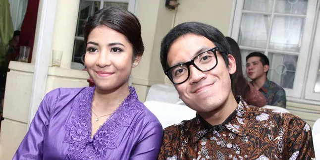Konsep Busana Nikah Desta - Natasha Rizky Tiru The Beatles Konsep Busana Nikah Desta - Natasha Rizky Tiru The Beatles
