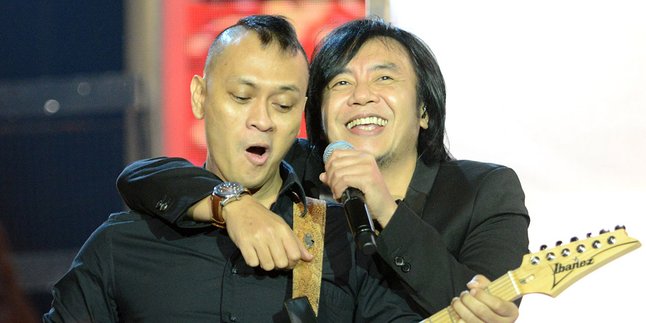 Konser Dewa 19 ft Ari Lasso Bawa Hawa 'Mistis' ke Kota Malang